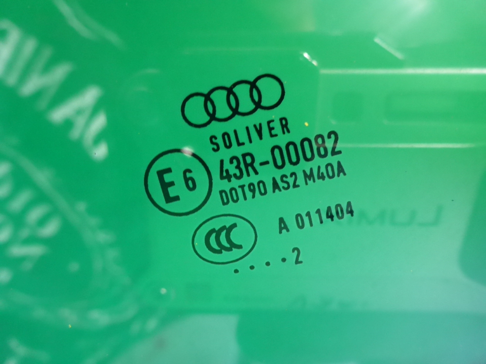 Стекло двери задней правой