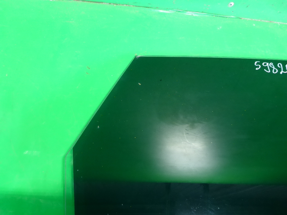 Стекло двери задней правой