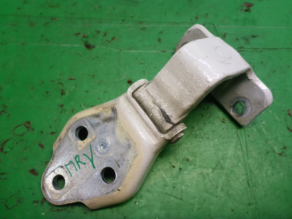 Петля двери передней правой верхняя