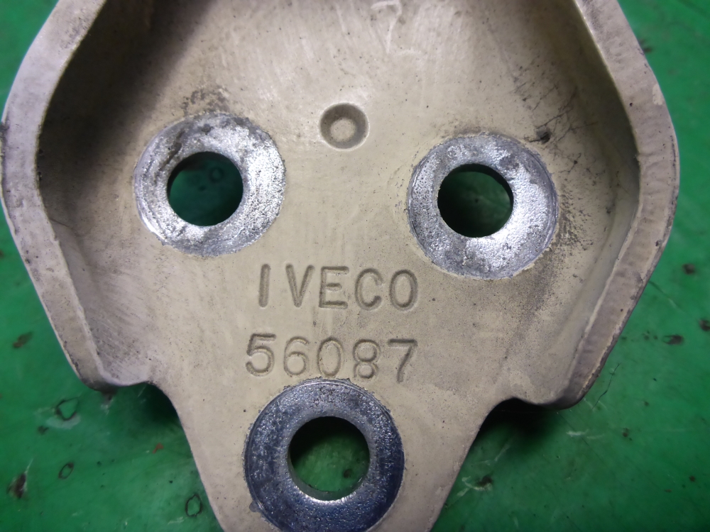 Петля двери передней правой верхняя