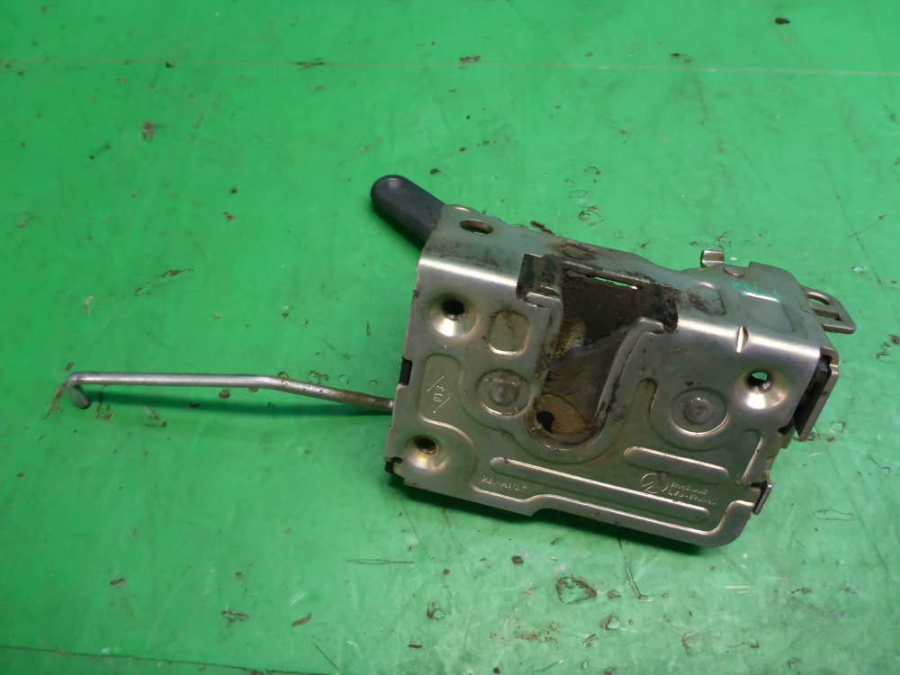 Замок двери передней правой