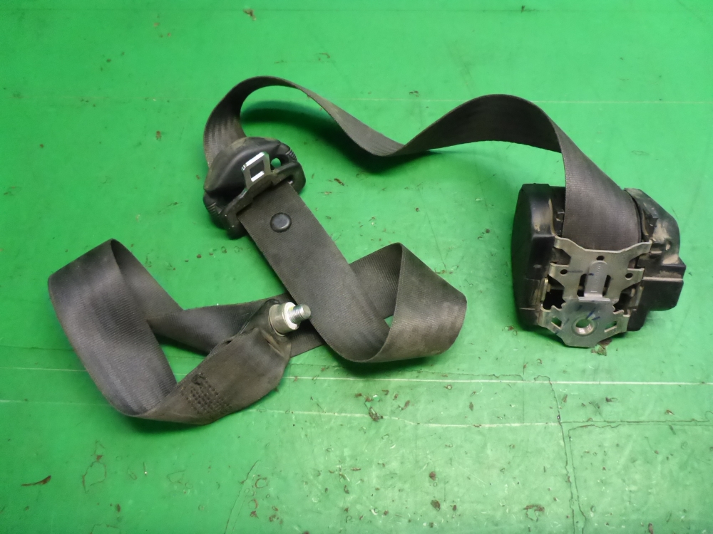 Ремень безопасности