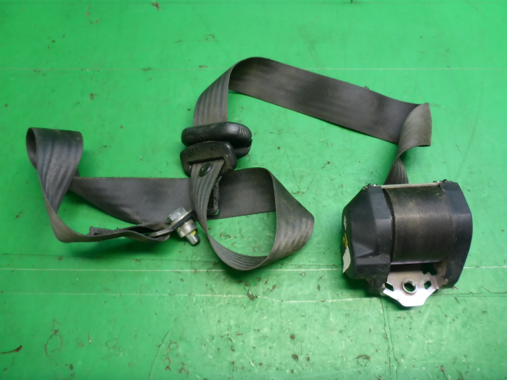 Ремень безопасности