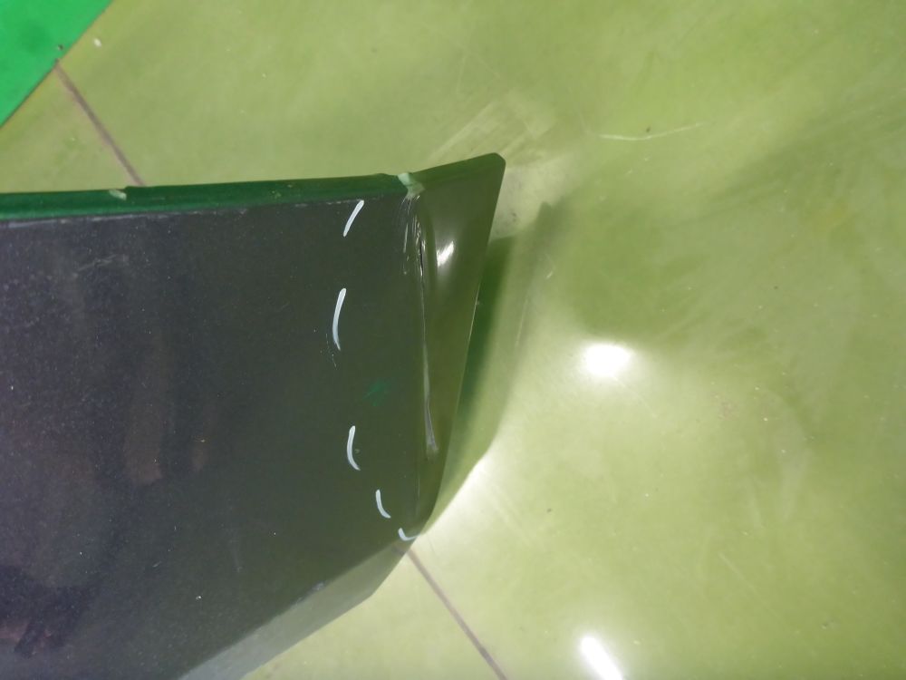 Крыло переднее правое