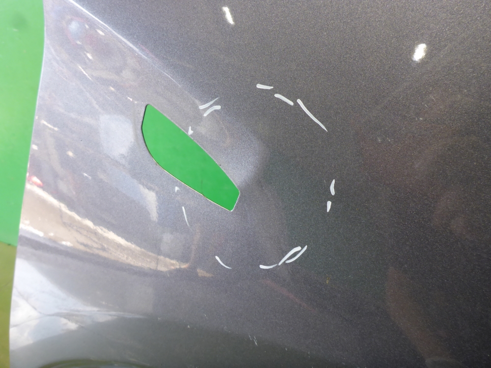 Крыло переднее правое