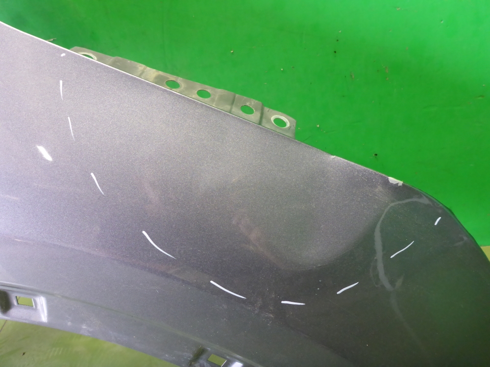 Крыло переднее правое