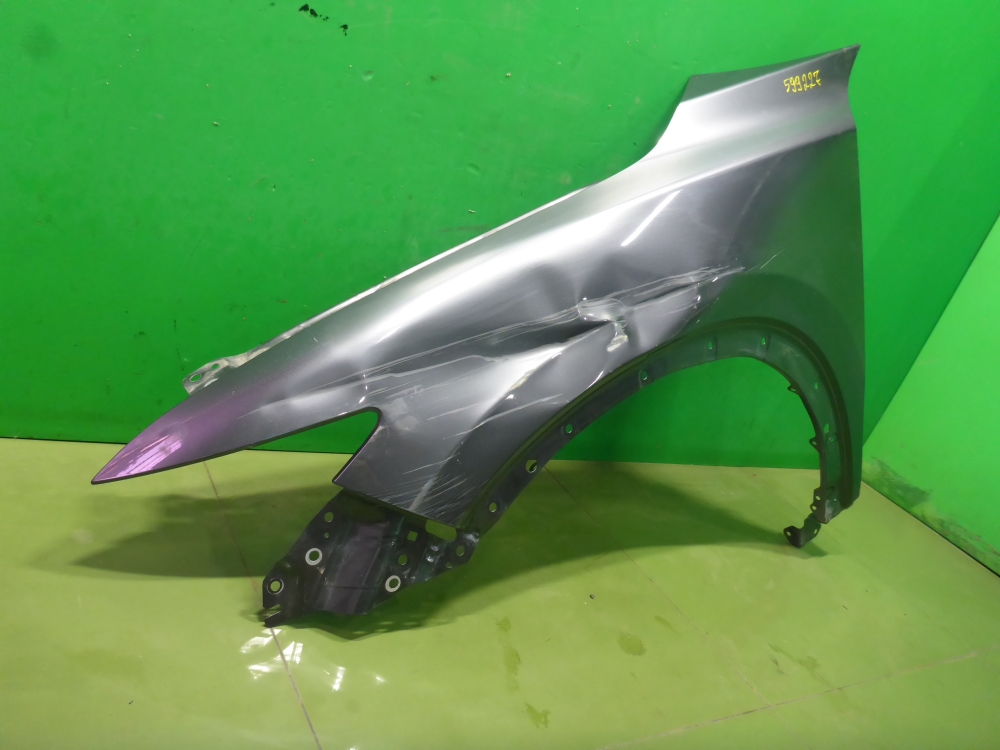 Крыло переднее левое