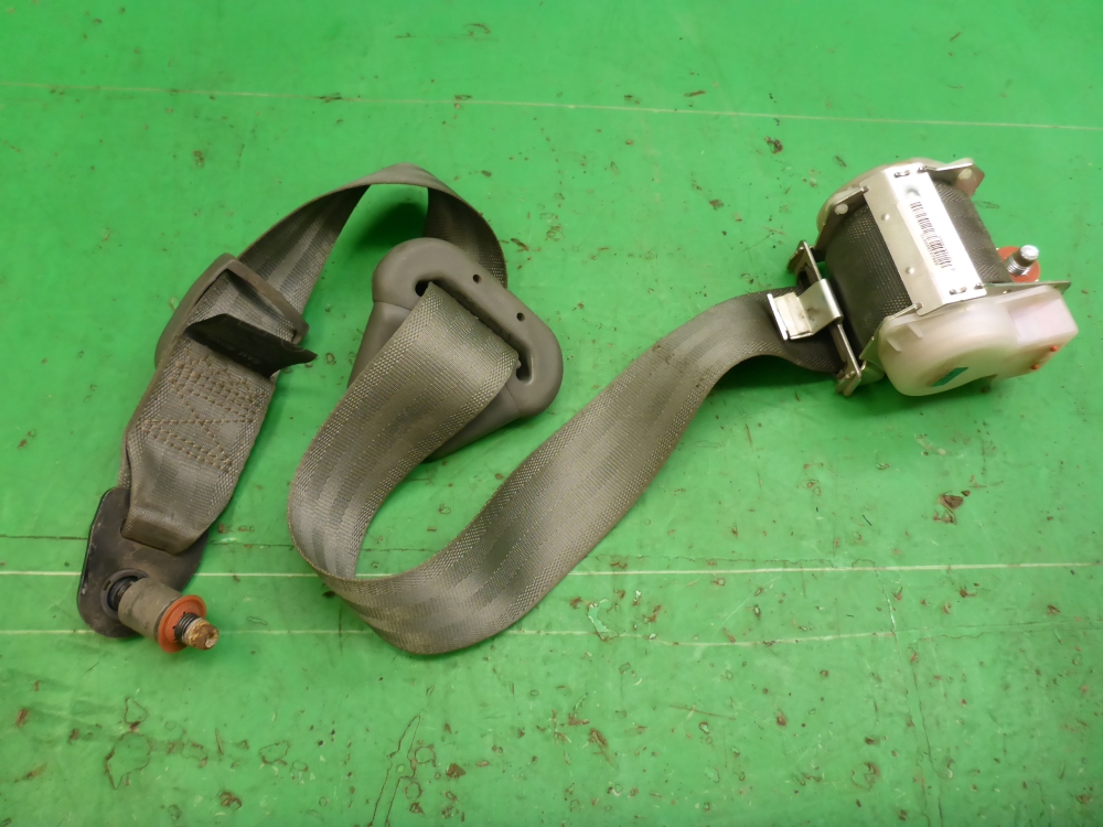 Ремень безопасности