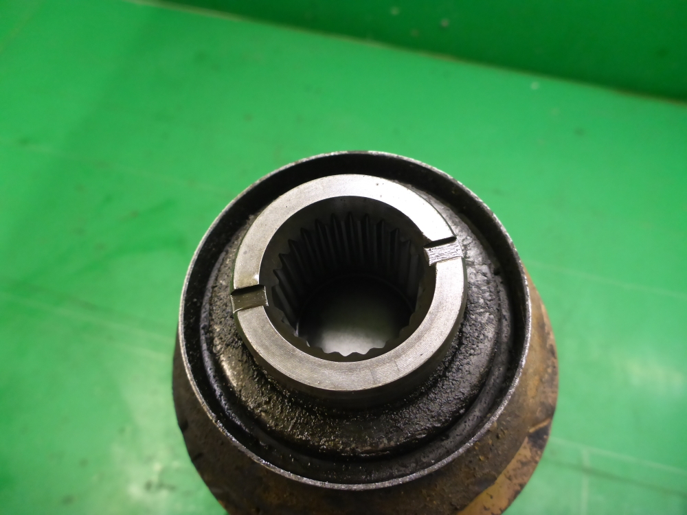 Полуось передняя правая