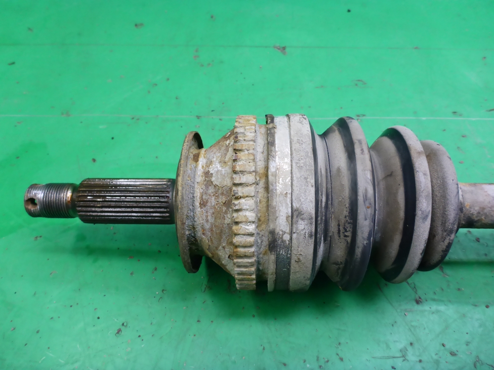 Полуось передняя правая