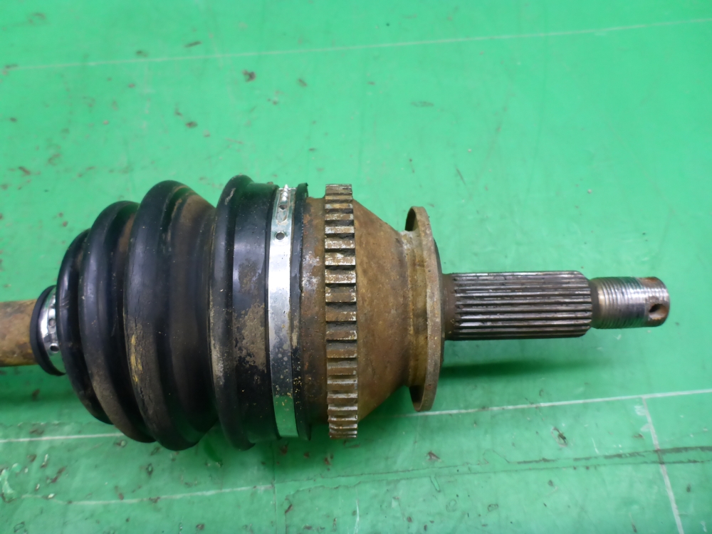 Полуось передняя левая