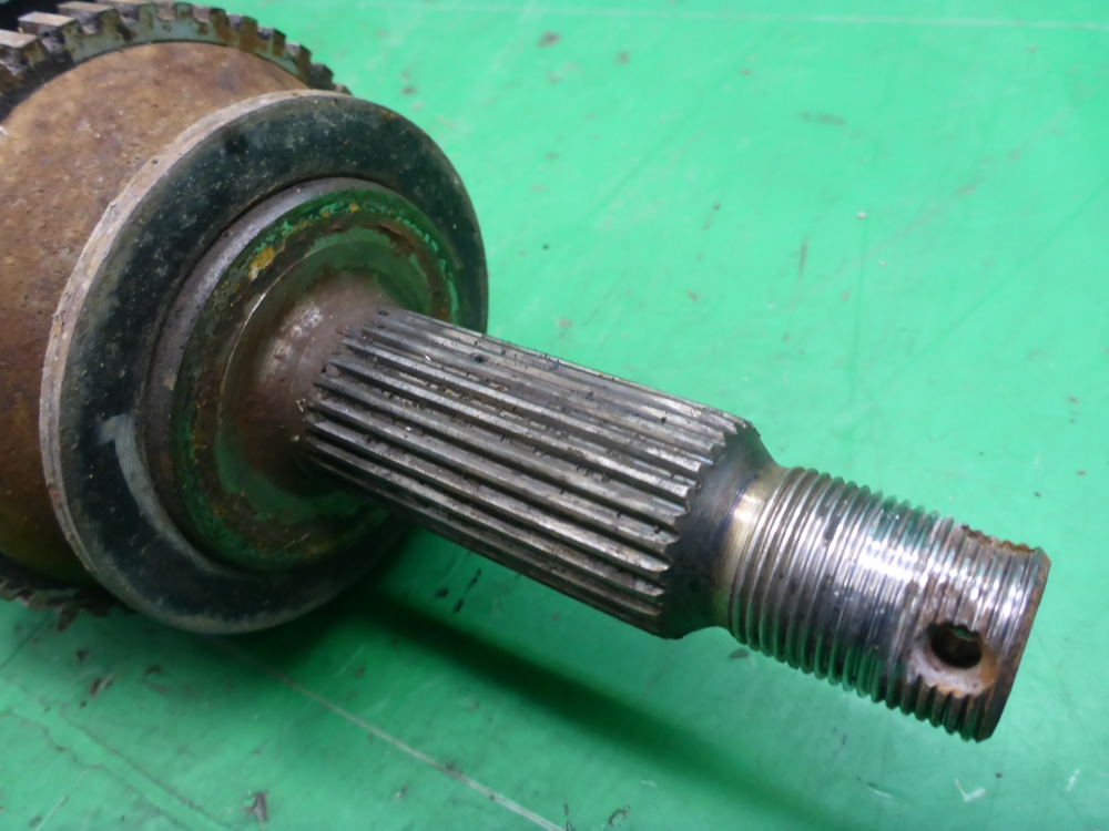 Полуось передняя левая