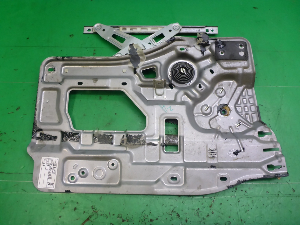 Стеклоподъемник электр. задний левый