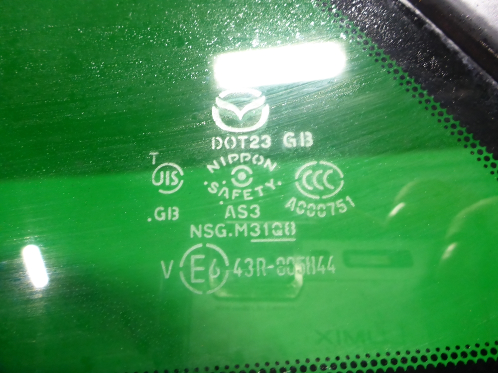 Стекло кузовное глухое левое