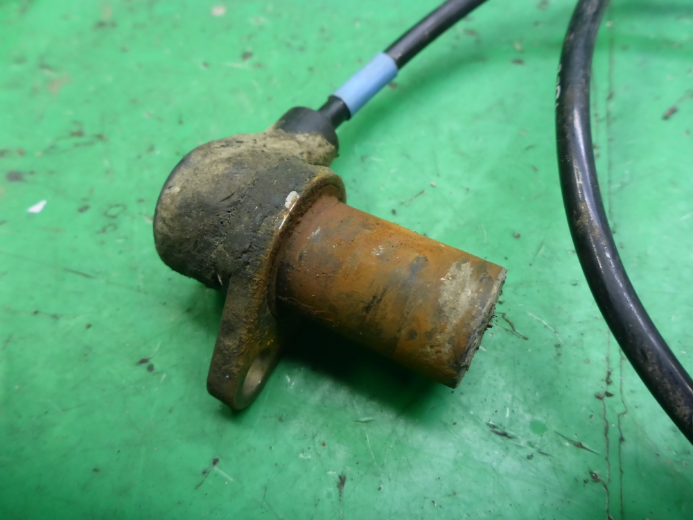 Датчик ABS передний правый