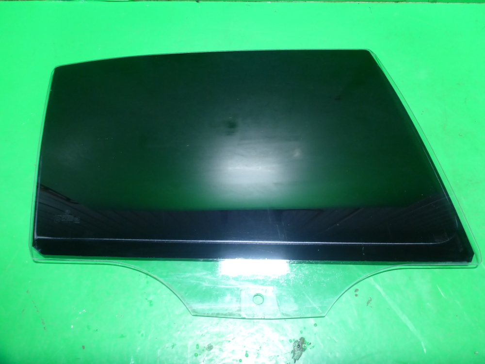 Стекло двери задней правой