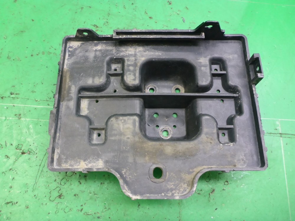 Площадка под аккумулятор (АКБ)