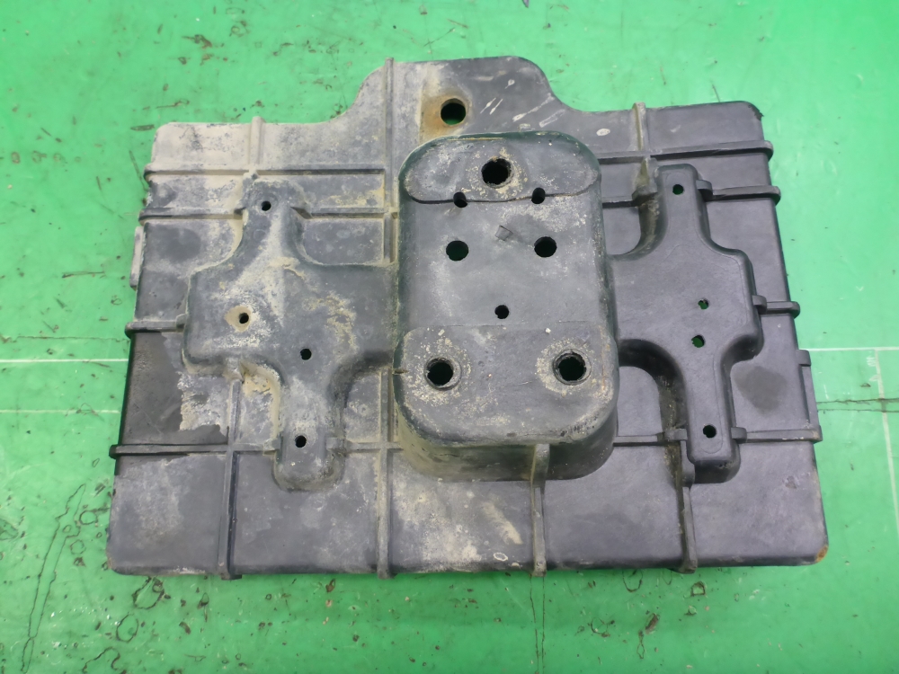 Площадка под аккумулятор (АКБ)