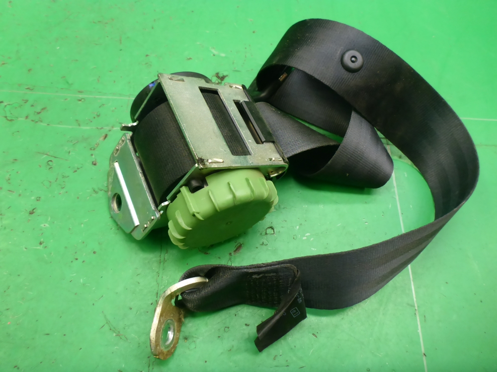 Ремень безопасности