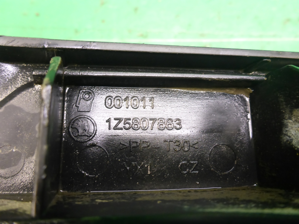 Кронштейн заднего бампера левый