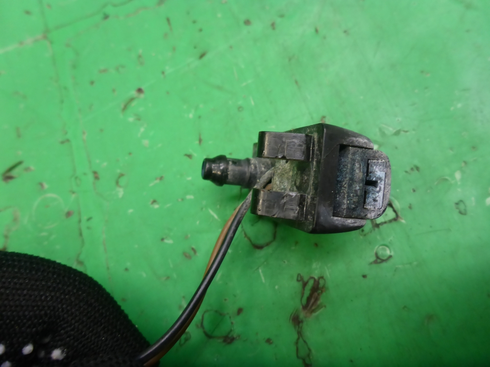 Форсунка омывателя лобового стекла