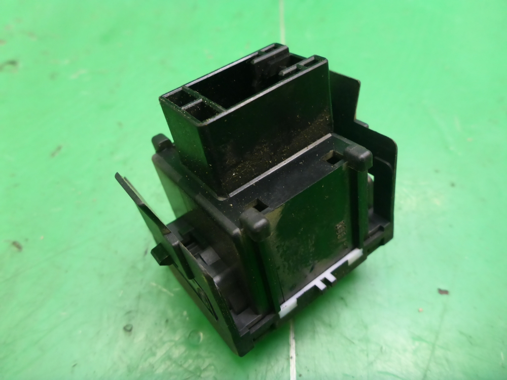 Кнопка корректора фар