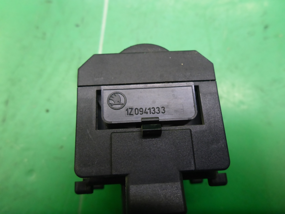 Кнопка корректора фар