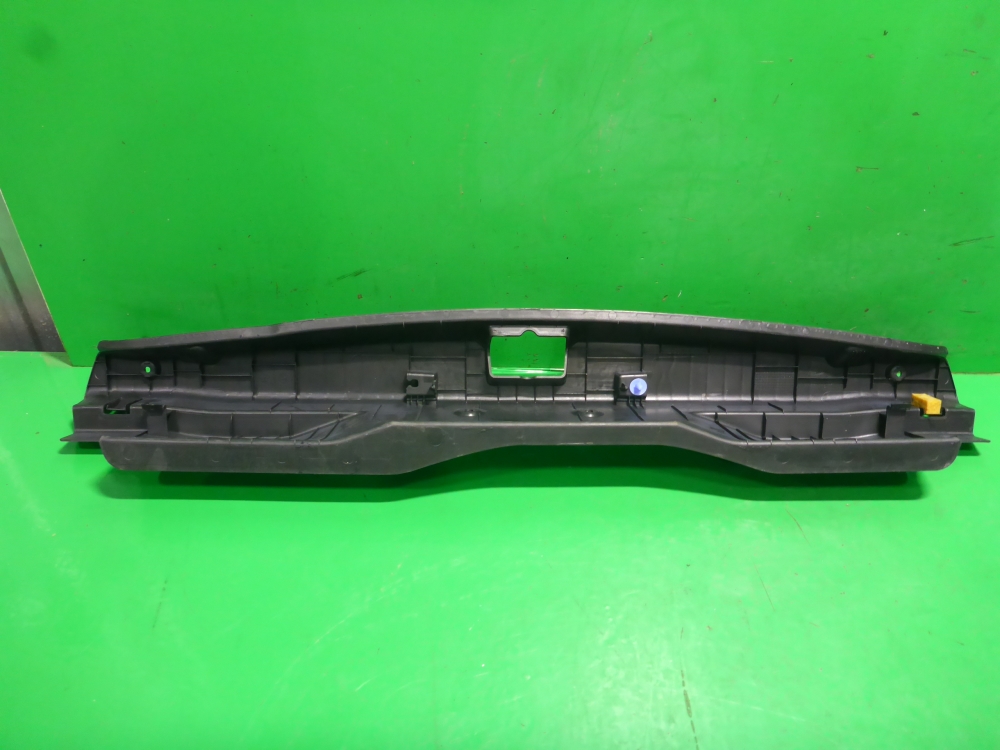 Обшивка багажника