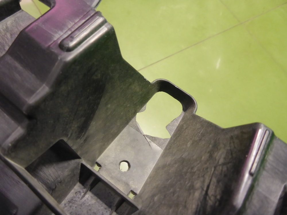 Кронштейн переднего бампера