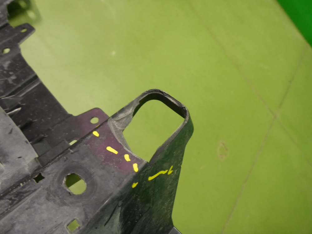 Кронштейн переднего бампера