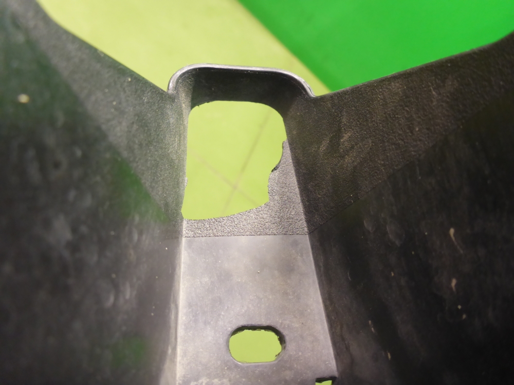 Кронштейн переднего бампера