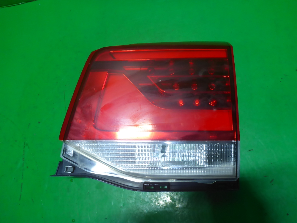 Фонарь задний внутренний правый
