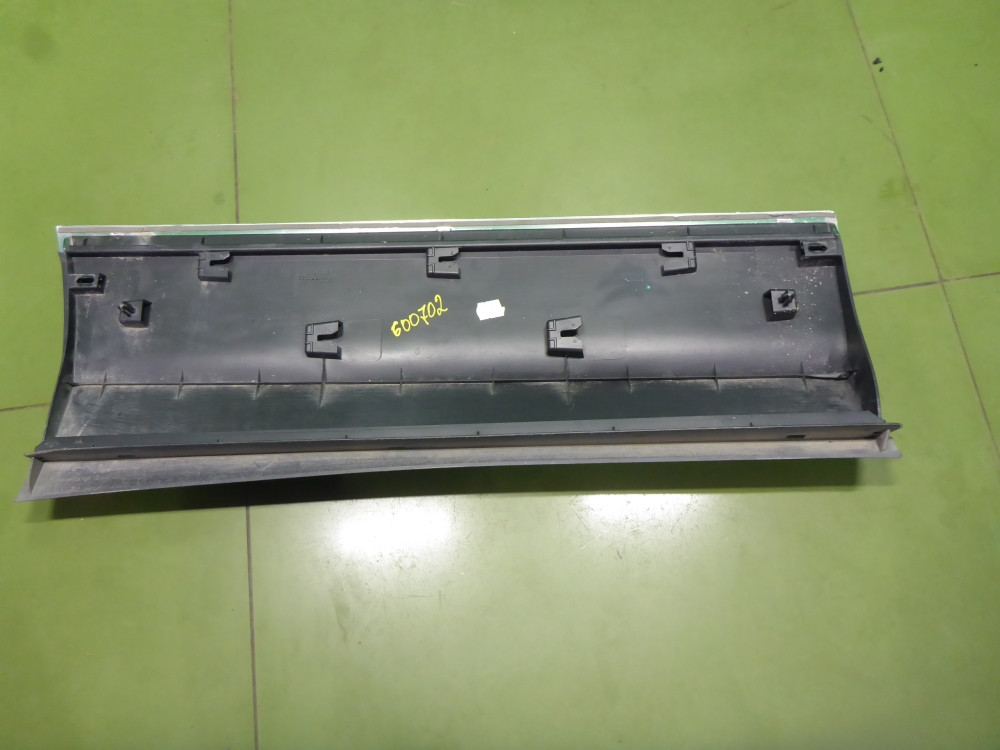 Накладка двери задней левой