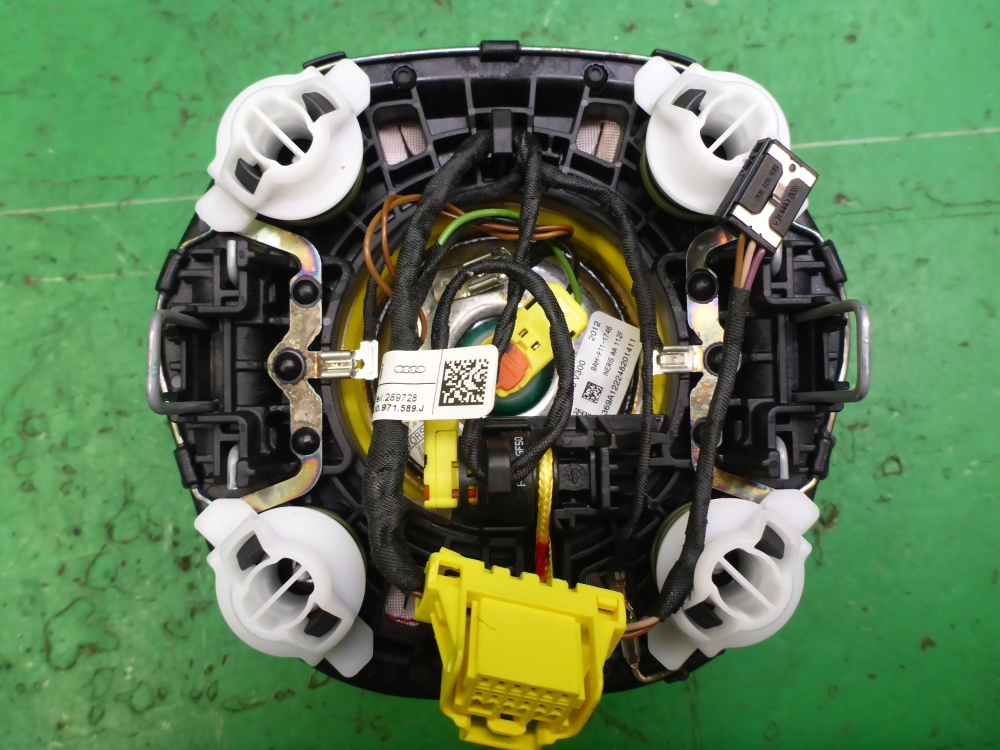 Подушка безопасности в рулевое колесо