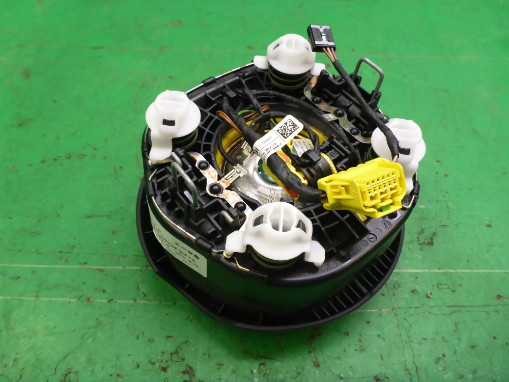 Подушка безопасности в рулевое колесо