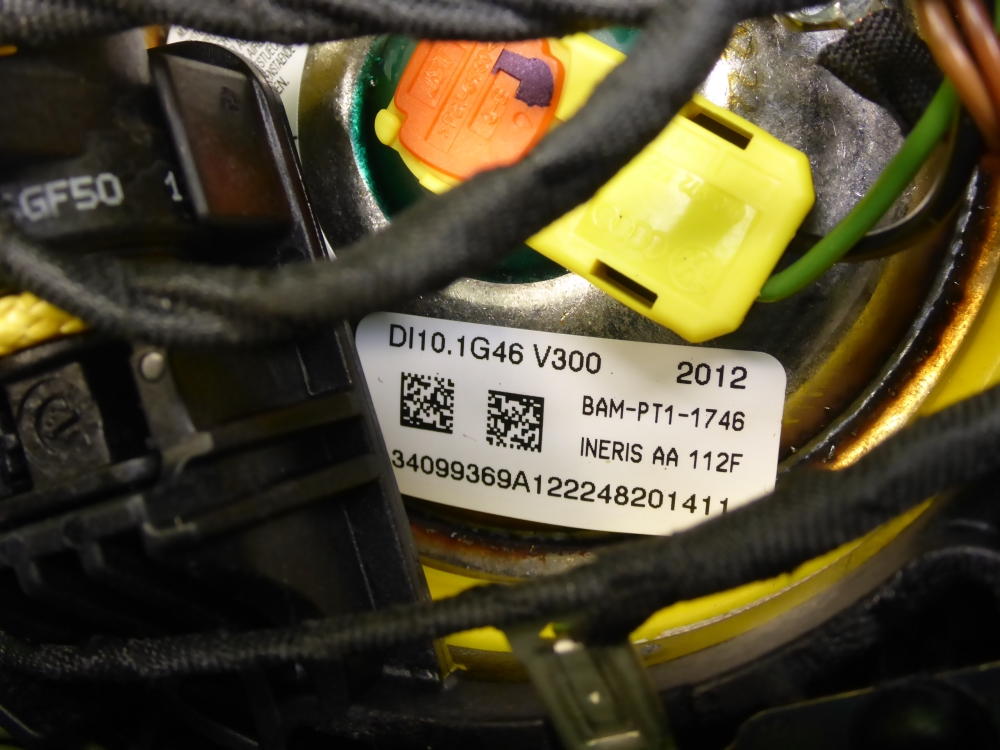 Подушка безопасности в рулевое колесо