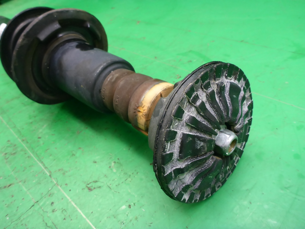 Амортизатор передний правый