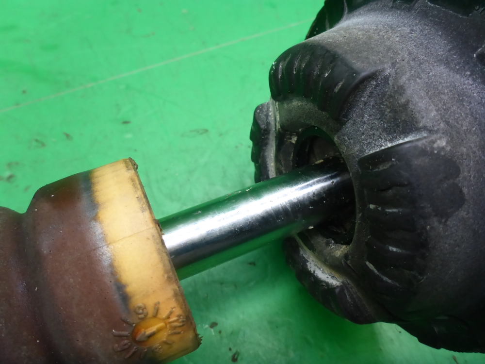 Амортизатор передний правый