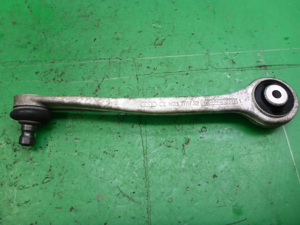 Рычаг передний верхний правый