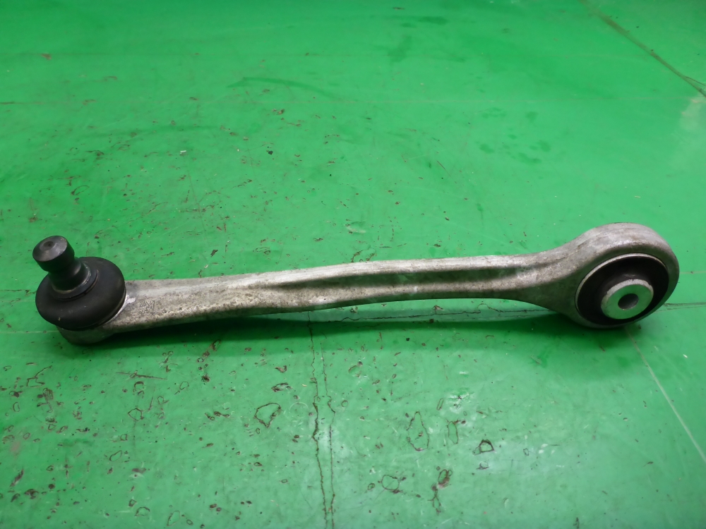 Рычаг передний верхний правый