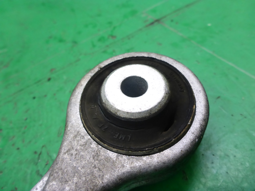 Рычаг передний верхний правый