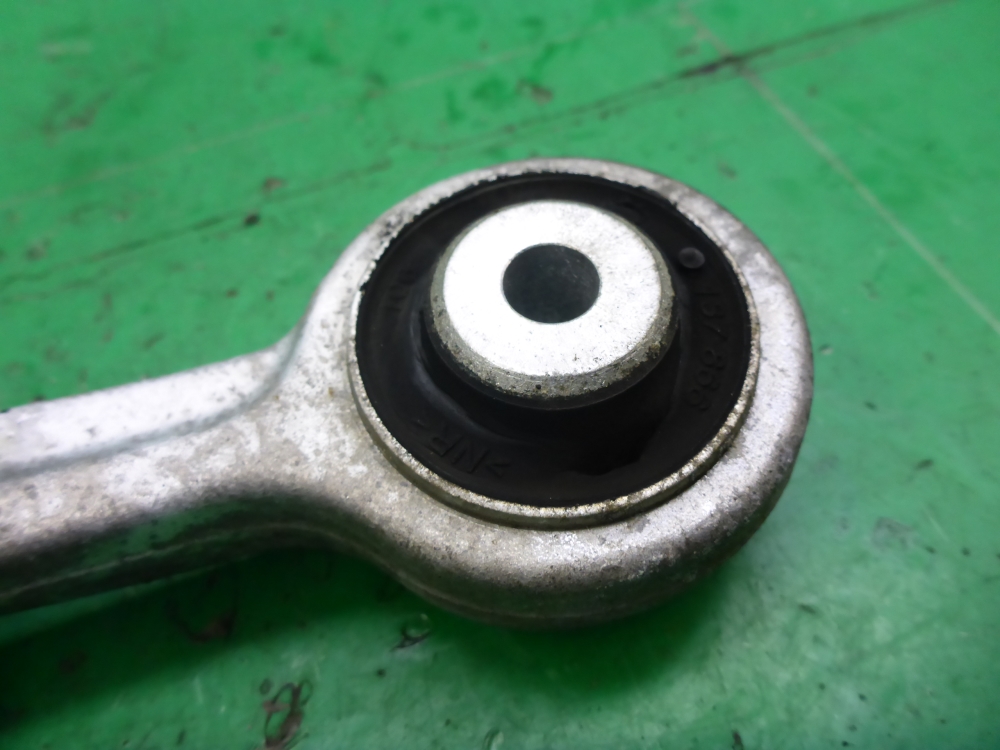 Рычаг передний верхний правый