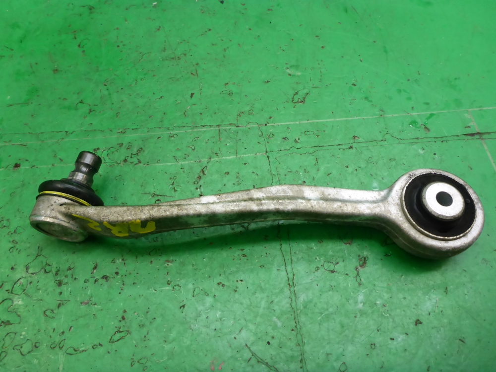 Рычаг передний верхний правый