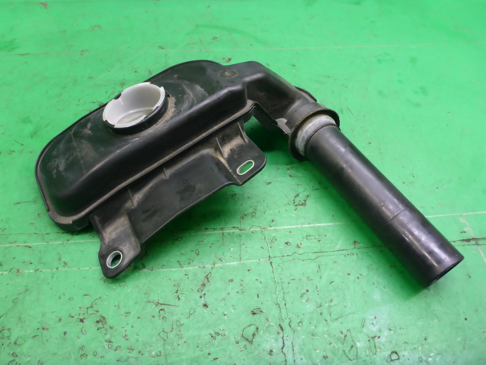 Горловина бачка омывателя