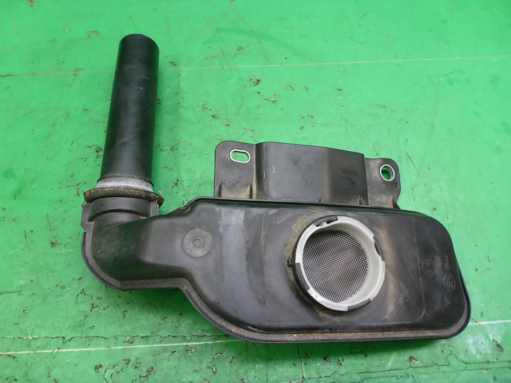 Горловина бачка омывателя