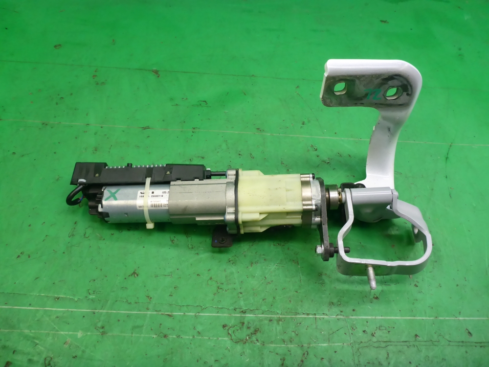 Механизм подъема двери багажника