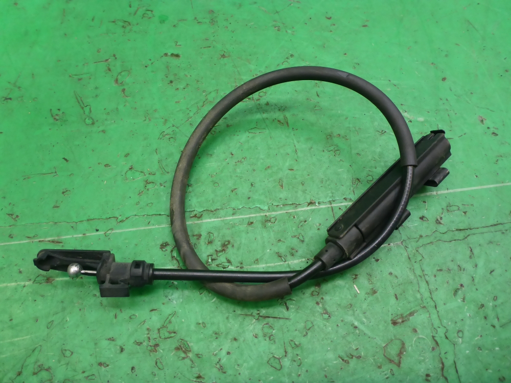 Трос открывания капота