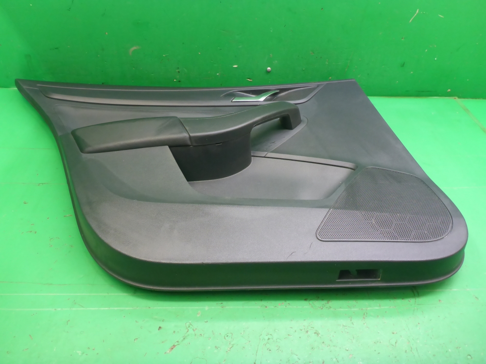 Обшивка двери задней левой