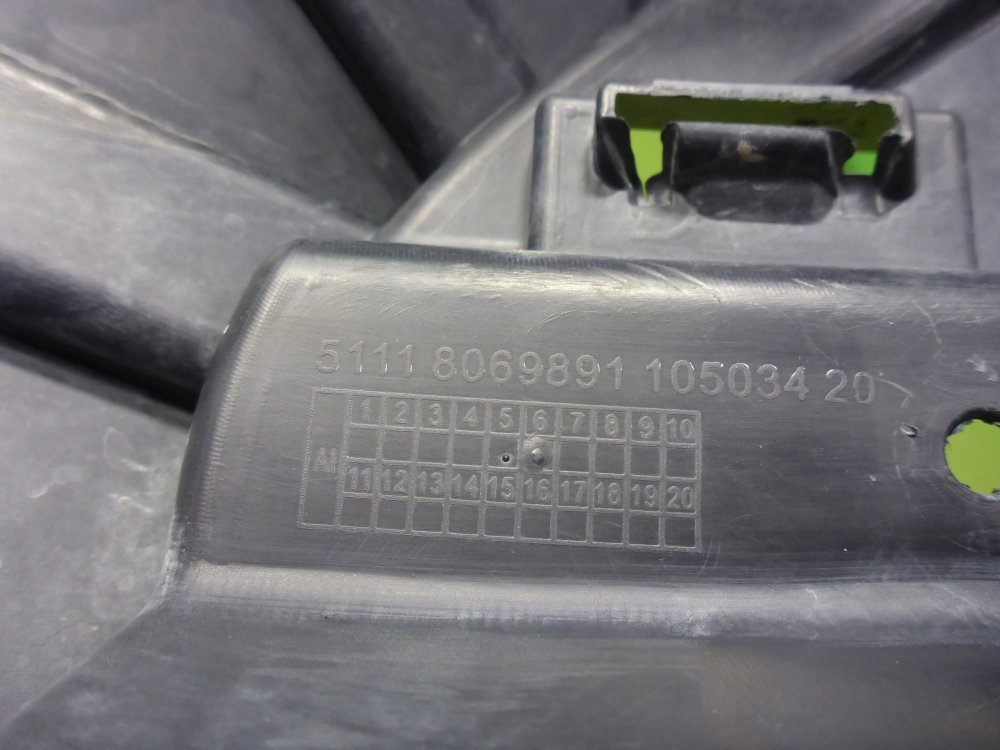 Кронштейн переднего бампера левый