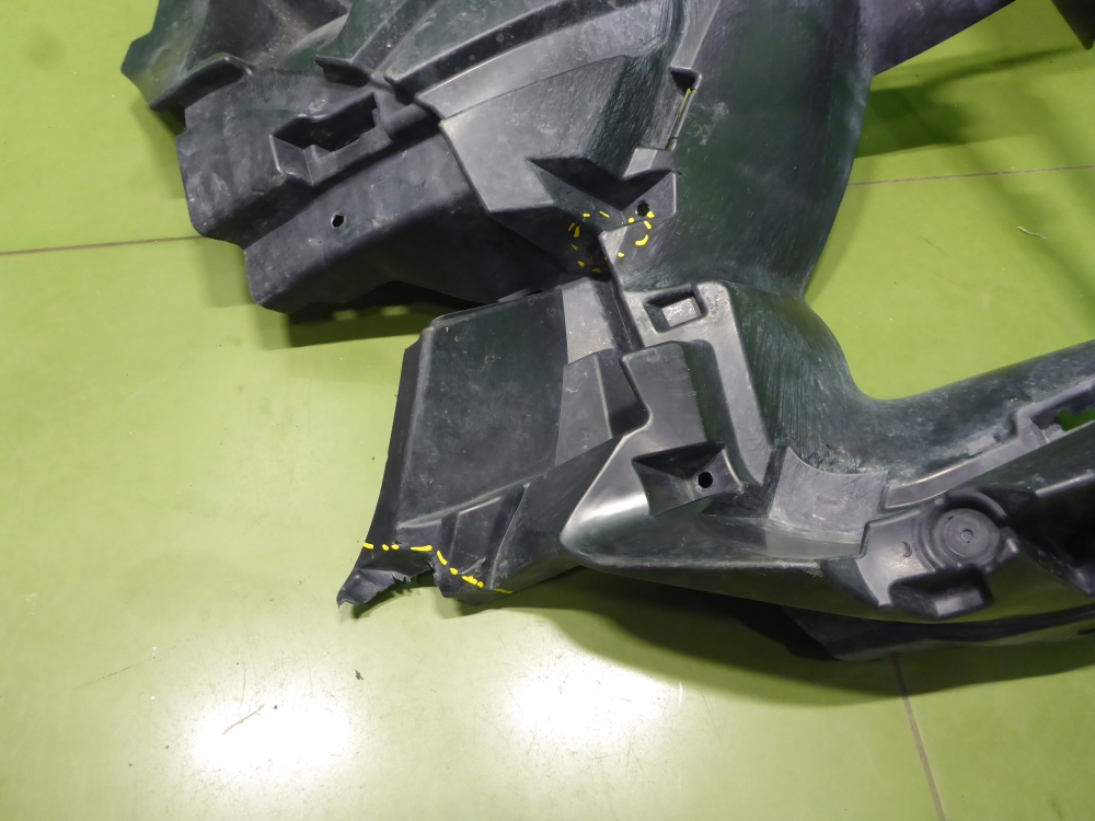 Кронштейн переднего бампера левый